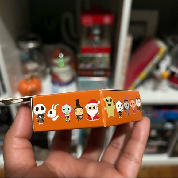 The Nightmare Before Christmas Pins/ Set of 5 - Picture 2 of 5